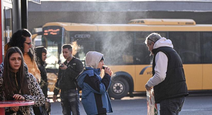 Sokkal, de sokkal jobb lesz a buszozás mától, és ez a vonatközlekedést is érinti