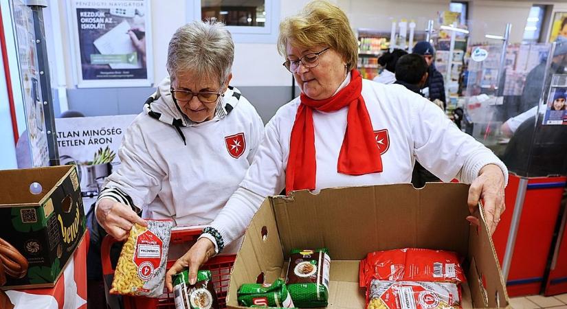 Adományokat gyűjtenek az áruházakban