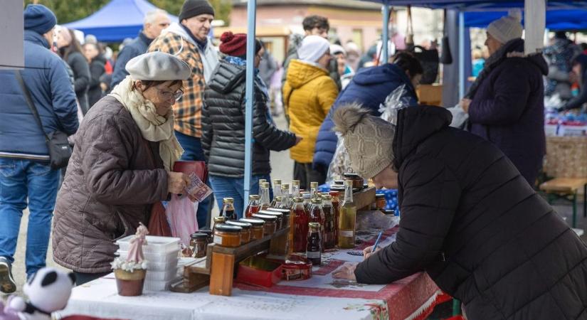 Nem nagy, nem is hosszú, de annál hangulatosabb a püspökladányi adventi vásár – fotókkal