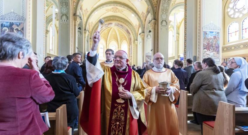 A kaposvári püspök bocsánatot kért azoktól, akiket katolikus egyházi személy bántalmazott