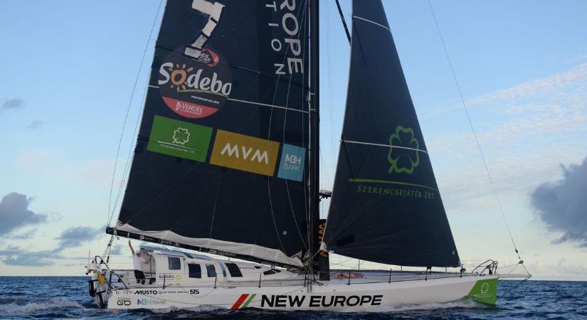 Vendée Globe: Újabb sérülés a magyar hajón