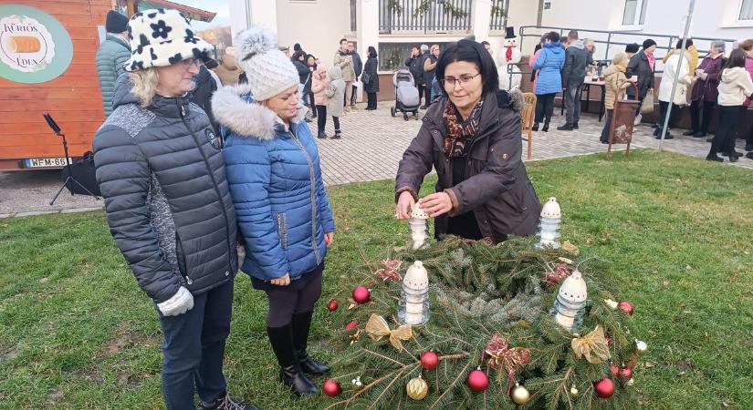 A harmadik adventi gyertya is meggyúlt! Mutatjuk, hogy várják az ünnepet ezen a településen