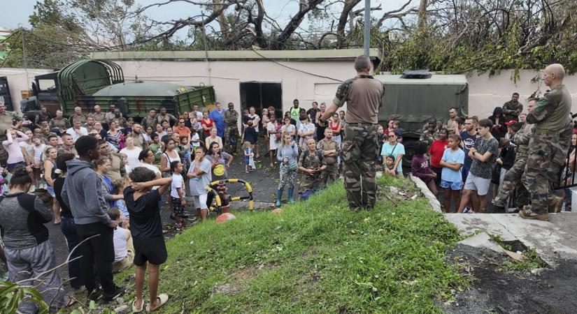 Már több száz áldozat van, de ezrek is meghalhattak egy szigeten