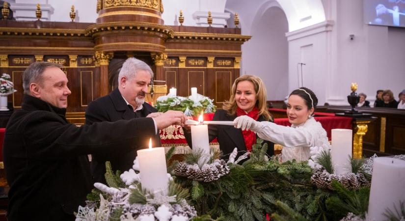 Harmadik gyertyagyújtás: Széles Diána elmondta, hogyan kell(ene) telnie az adventnek