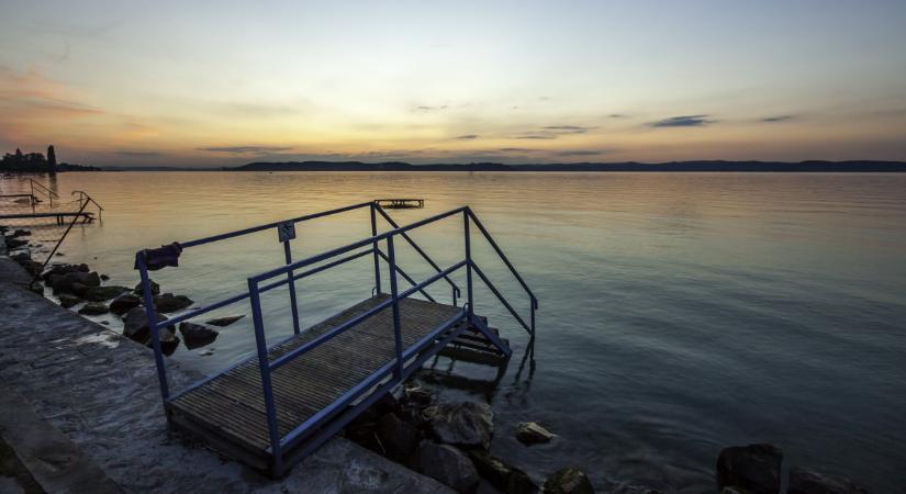 Megdöbbentő látvány a Balatonban - videó