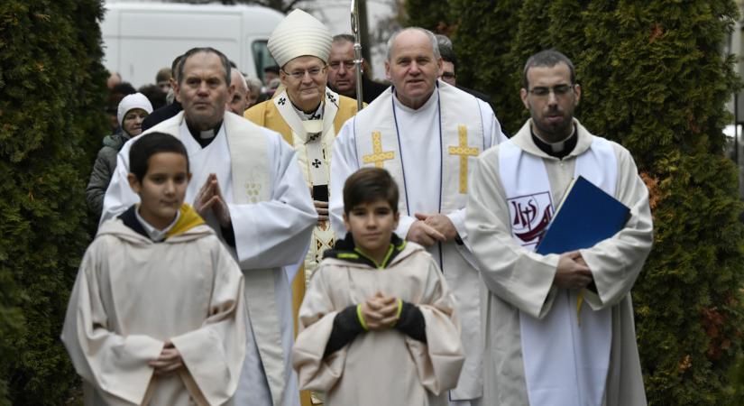 Erdő Péter bíboros felszentelte Tokodaltáró templomát