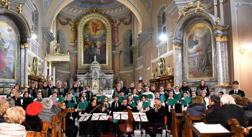 Népek karácsonya – Adventi koncertet tartottak a szatmári székesegyházban