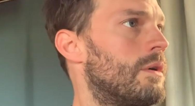 Jamie Dornan gyerekei zseniálisak reagáltak a színész karácsonyi énekére