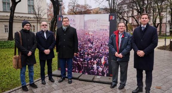 Temesvár 1989 címmel nyílt tablókiállítás a Múzeumkertben