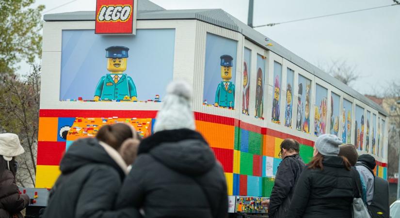 Kiderült, meddig láthatjuk Nyíregyháza sztárját, a LEGO villamost!