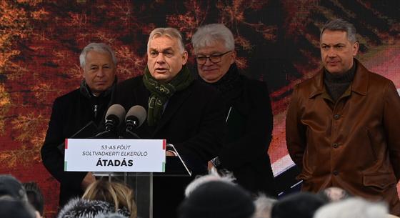 Lázár János vett egy dubaji csokit Orbán Viktornak, „hogy tudja, mi az”