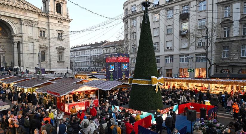 Közel ötvenzer forintot költenek karácsonyi ajándékra a fiatalok