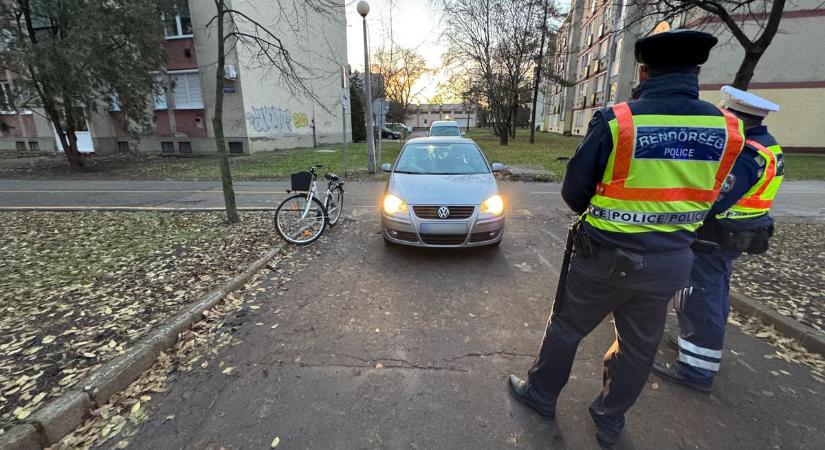 Baleset Hajdúszoboszlón: elütöttek egy biciklist – fotókkal, videóval!