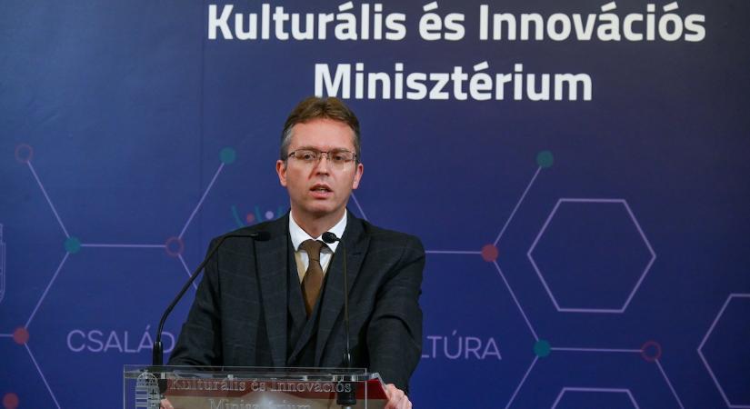 Brüsszel politikailag továbbra is túszul tartja a magyar fiatalokat