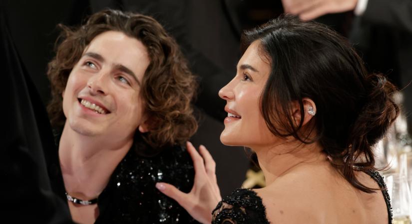 Szerelmesebbek, mint valaha: Kylie Jenner és Timothee Chalamet úgy flörtölnek a kamerák előtt, hogy attól azonnal zavarba jössz