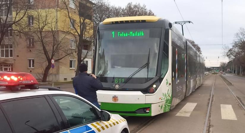 Ezt már tényleg nem hiszi el! Ma is kiütöttek egy villamost Miskolcon - fotók a helyszínről