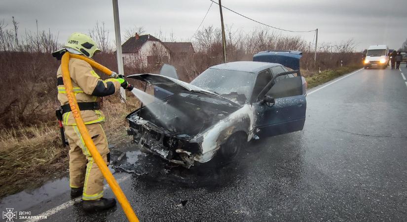 Kigyulladt egy Audi 80 Újlakon