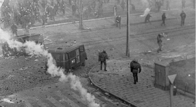 1970. december 17.: Katonák nyitnak tüzet a gdyniai dokkmunkásokra