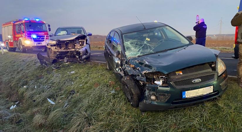 Személyautók ütköztek a 7-es főúton Nagykanizsánál