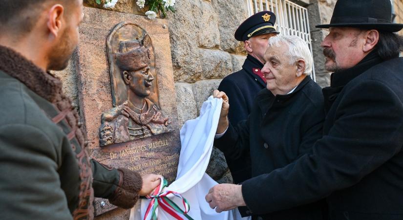 Felavatták Jankovics Marcell ügyvéd, politikus domborművét Budapesten