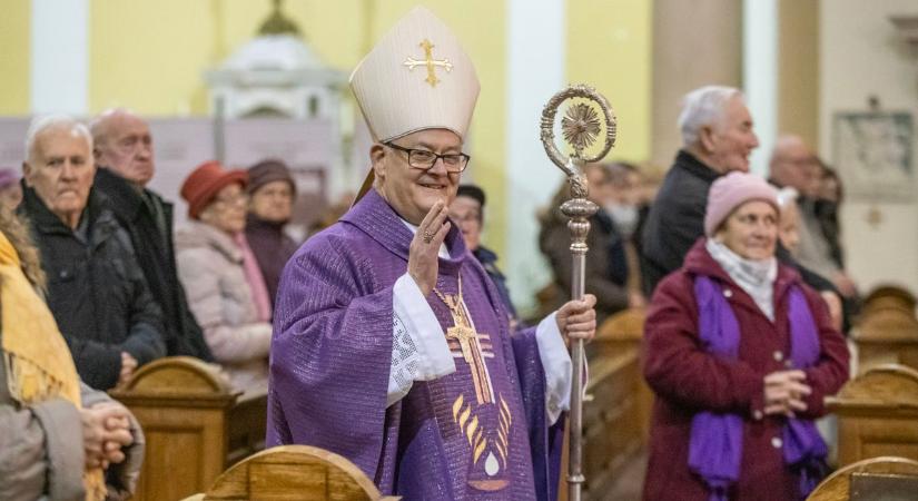 Kaszap István emléke előtt hajtottak fejet a Prohászka-emléktemplomban (galéria)