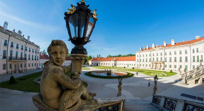 Aki megálmodta a fertődi tündérbirodalmat – 310 éve született Esterházy Miklós