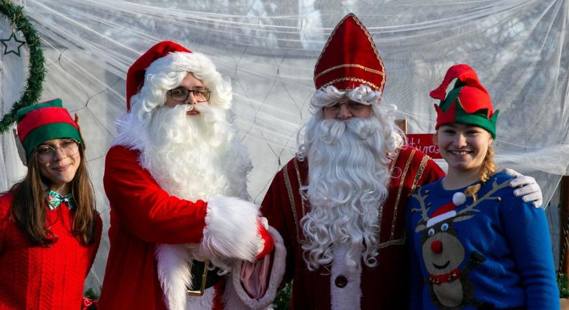 A Világ Mikulása találkozott az ország legfiatalabb Mikulásával Nagykőrösön