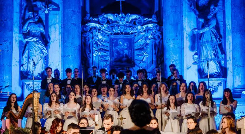 Jótékonysági koncert a marosvásárhelyi Vártemplomban - Az árván maradt Fegyverneki testvérpárnak gyűjtenek