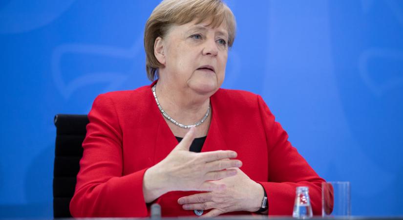 Angela Merkel átgondolta: az illegális bevándorlás nem fékezhető meg az EU belső határain