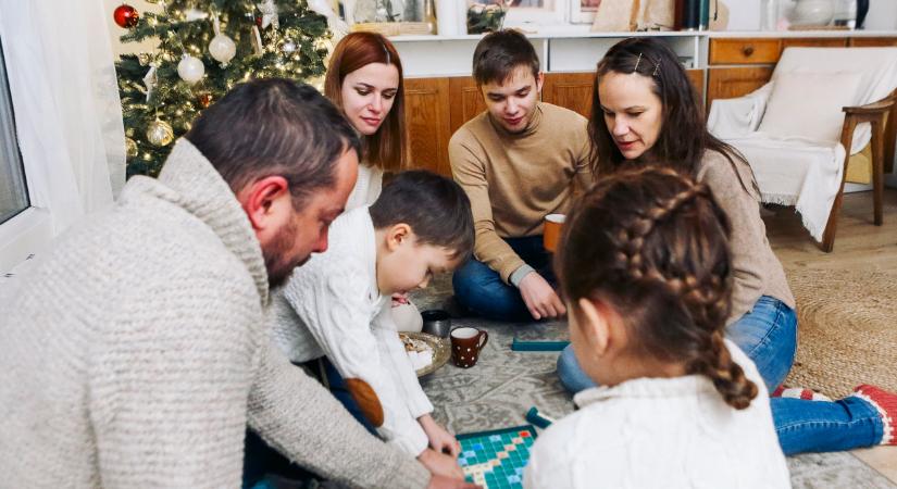 Ez idén a legnépszerűbb társasjáték: sok fa alatt ott lapulhat 2024-ben, még nem késő beszerezni