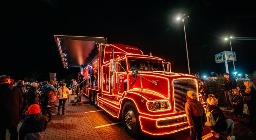 Megérkezett a Coca-Cola ikonikus karácsonyi kamionja