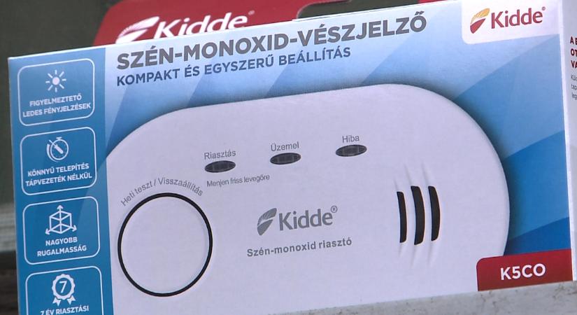 Szén-monoxid érzékelőt kapott a Szabó Kálmán Utcai Idősek Klubja