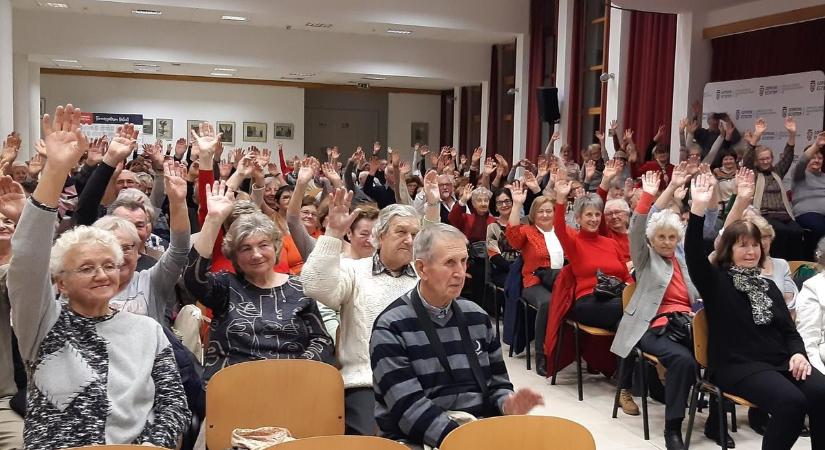 Soproni Nyugdíjasegyetem - A zene volt a szemeszterzáró előadás témája – Videó