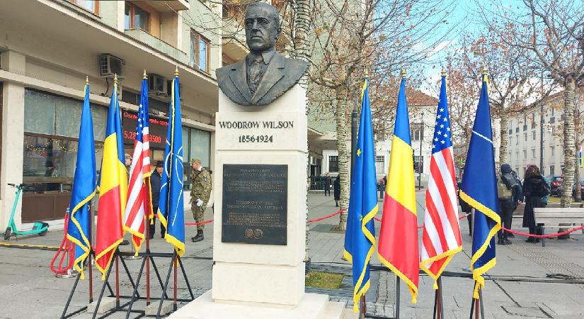 Erdély fővárosában előbányásztak és újra felavattak egy nem új Woodrow Wilson-szobrot…