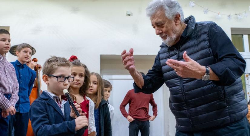 Plácido Domingo Győrben – Így gyakoroltak a világhírű operaénekes vezényletével a gyermekek – Fotók