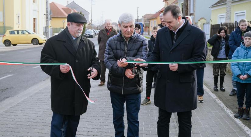 Több milliós beruházást adtak át Peresztegen