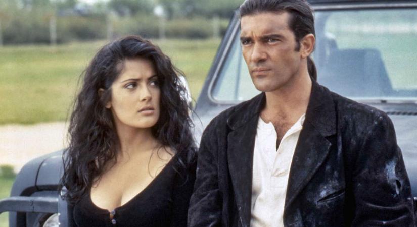 Salma Hayek kipakolt: kész trauma volt a szexjelenet Antonio Banderas-szal