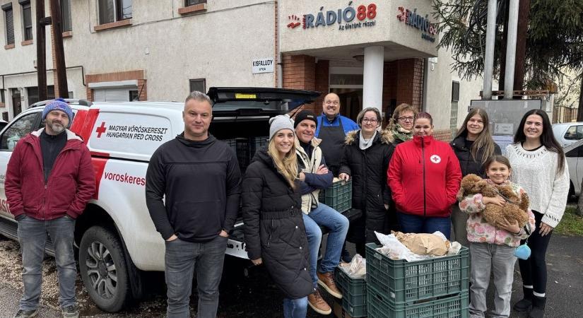 Rászoruló anyáknak és gyerekeknek gyűjt a Rádió 88