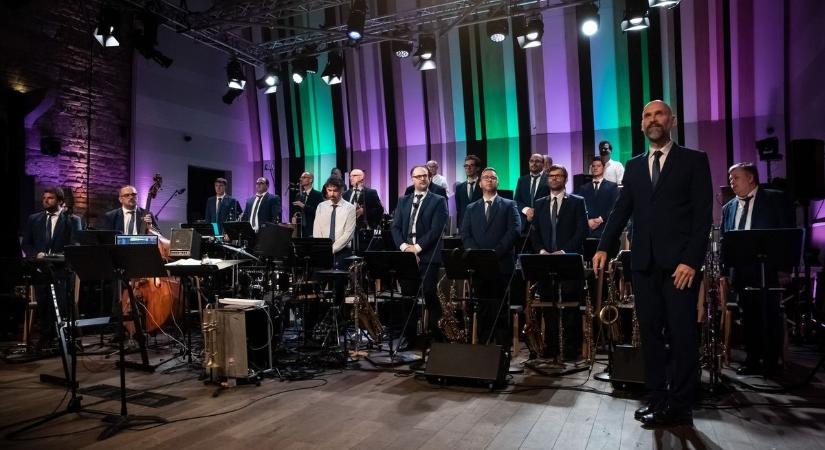 Két énekesnőt hallhatunk a Modern Art Orchestra adventi koncertjén