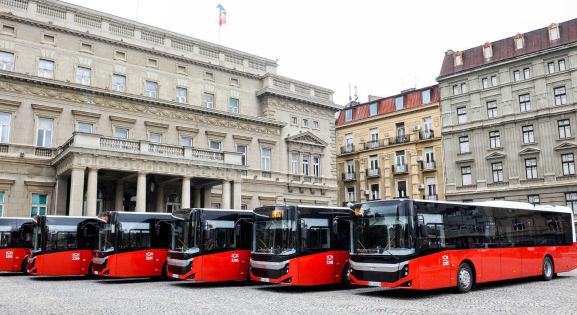 Ingyenes lesz a tömegközlekedés Budapest „testvérvárosában”