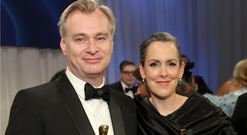 [RÖVIDEN] Mostantól nekünk Sir Christopher Nolan: Talán meglepő, de még csak most ütötték lovaggá A sötét lovag rendezőjét és feleségét, Emma Thomast