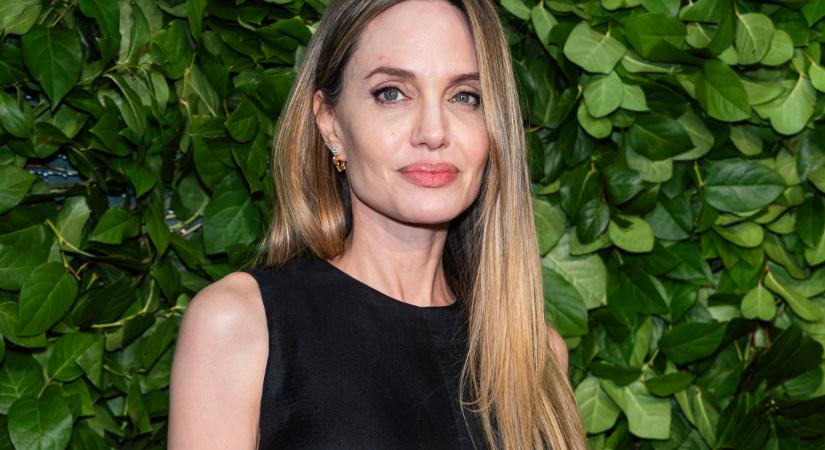 Angelina Jolie megmutatott valamit a fájdalmából gyerekeinek