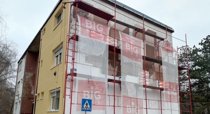 Visszakerülhetnek Harkai „kockái” a topolyai épületre