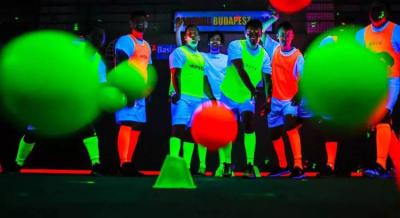 Neon Dodgeball, azaz UV-kidobós