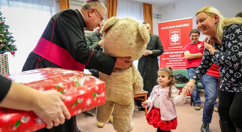 Gyerekmosolytól ragyog az ünnep - Újabb húsz kívánság vált valóra