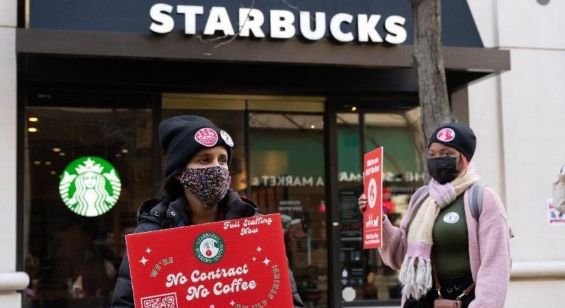 A Starbucks is sztrájkot kap karácsonyra: a dolgozók szerint a cég ajánlata komolytalan