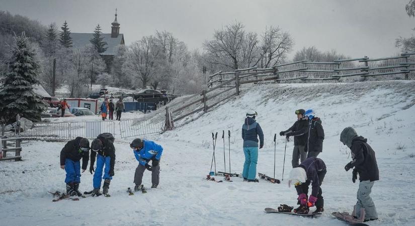 Síelés a téli szünetben? A Mátraszentistváni Síparkban minden adott hozzá