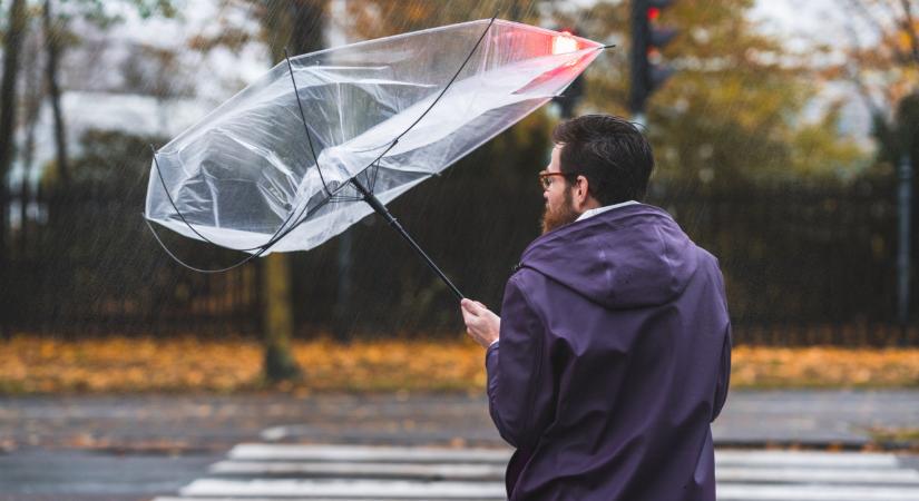 Figyelmeztet a meteorológia: kemény időjárás lesz ma ebben a 4 megyében