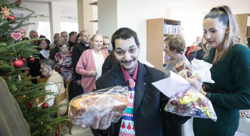 Színházcsinálás a pszichiátriai otthonban, Tompa Gábor rendezte a darabot (galéria, videó)