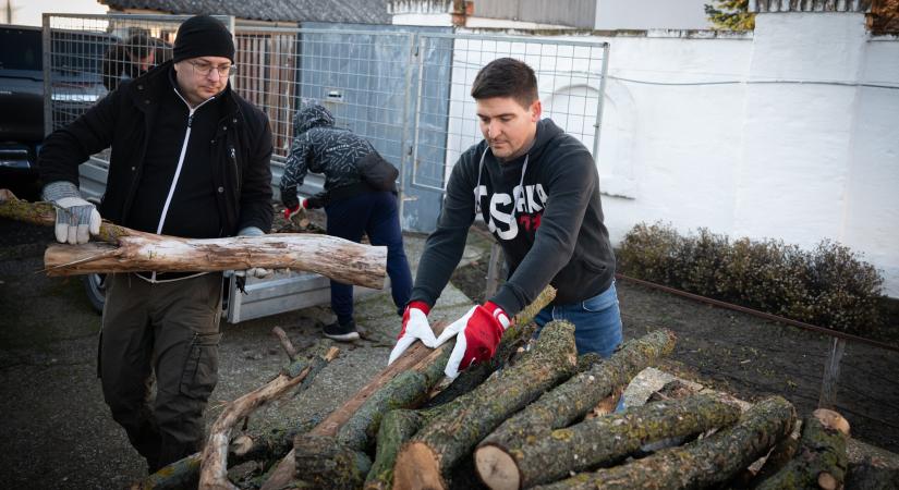 Állatvédőkre, családokra és mentősökre is gondolt a Fidesz-KDNP